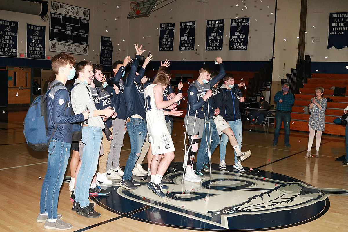 Raiders showered with kisses